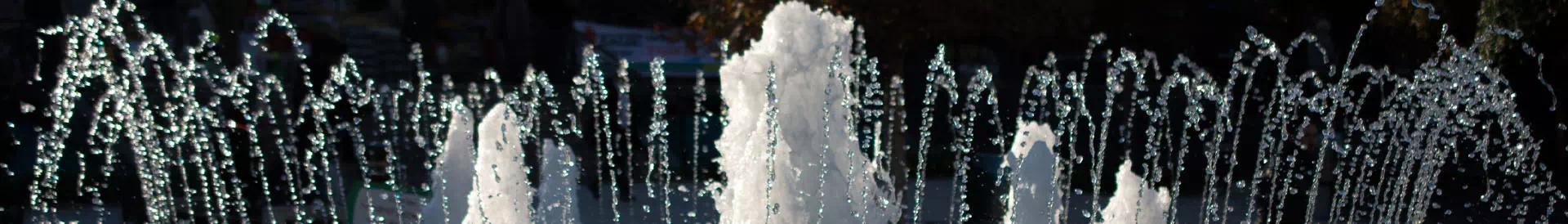 wypływająca woda z fontanny